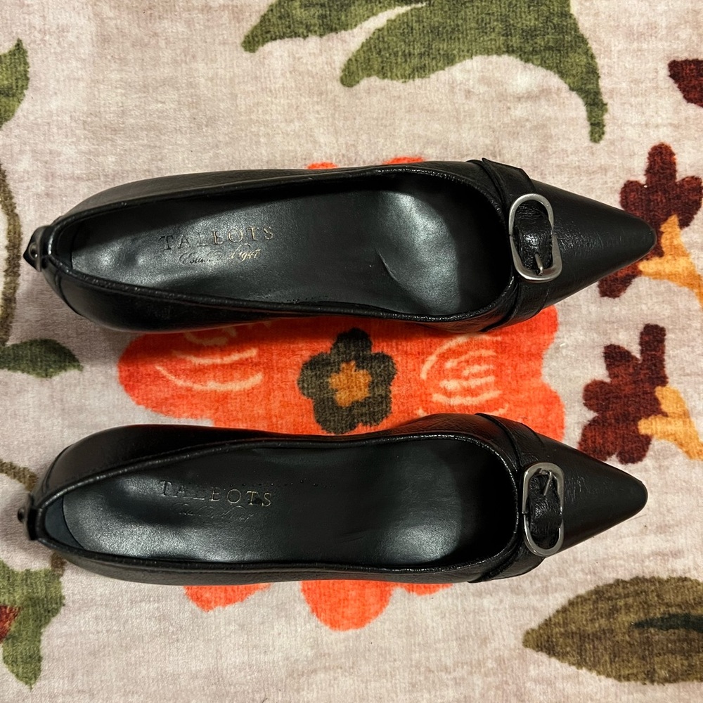 Like New Leather Kitten Heel Black Women's pumps